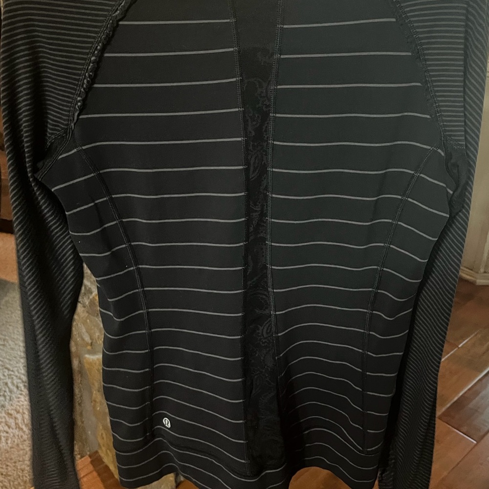 Lululemon sweatshirt